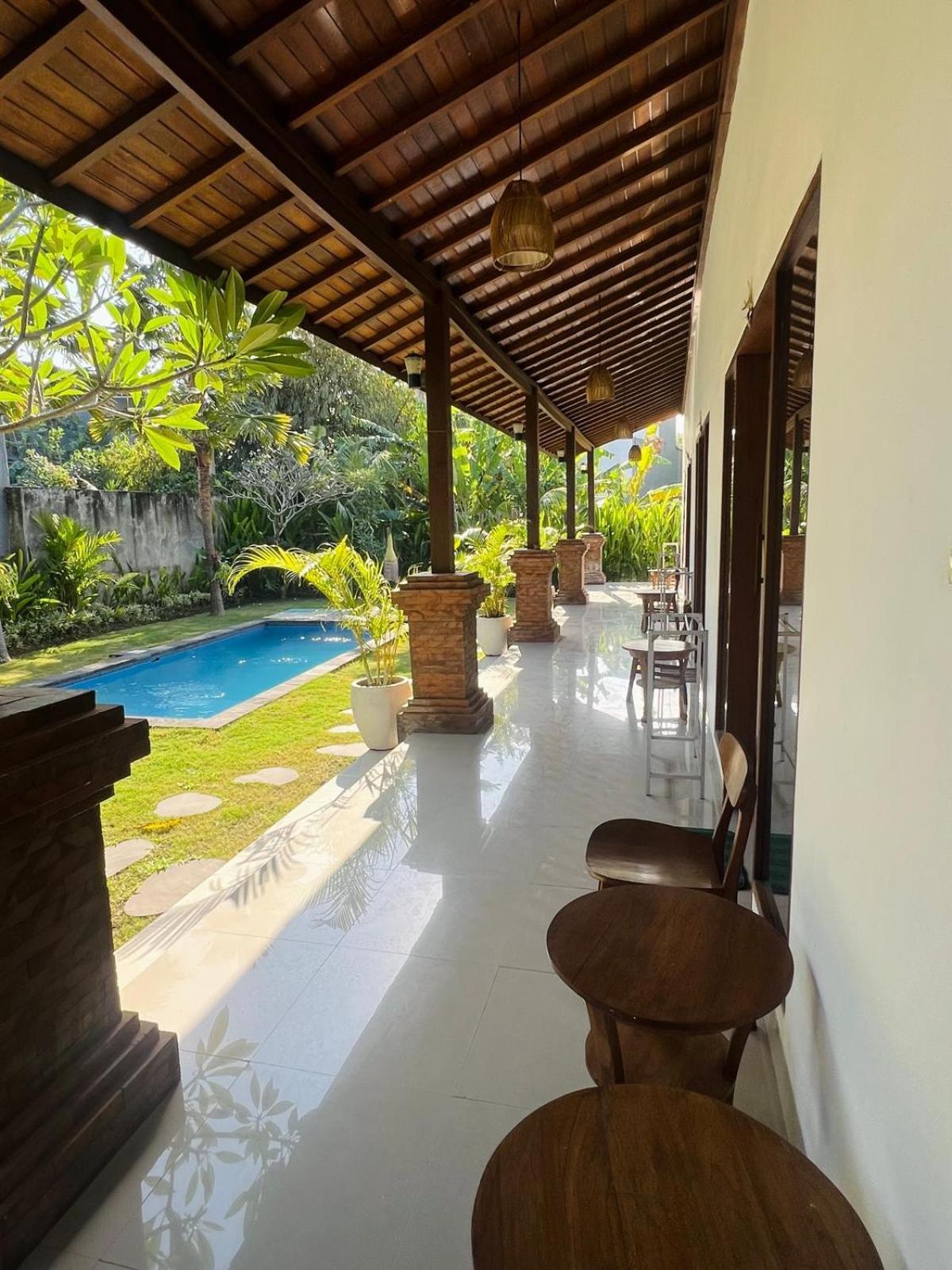 Wiryaroja Guest House Canggu Eksteriør billede